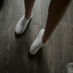 White‎ shoes